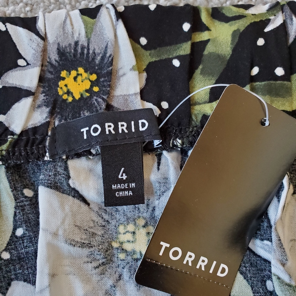 Torrid plus floral challis mini skirt, 4XL, black - Picture 6 of 10